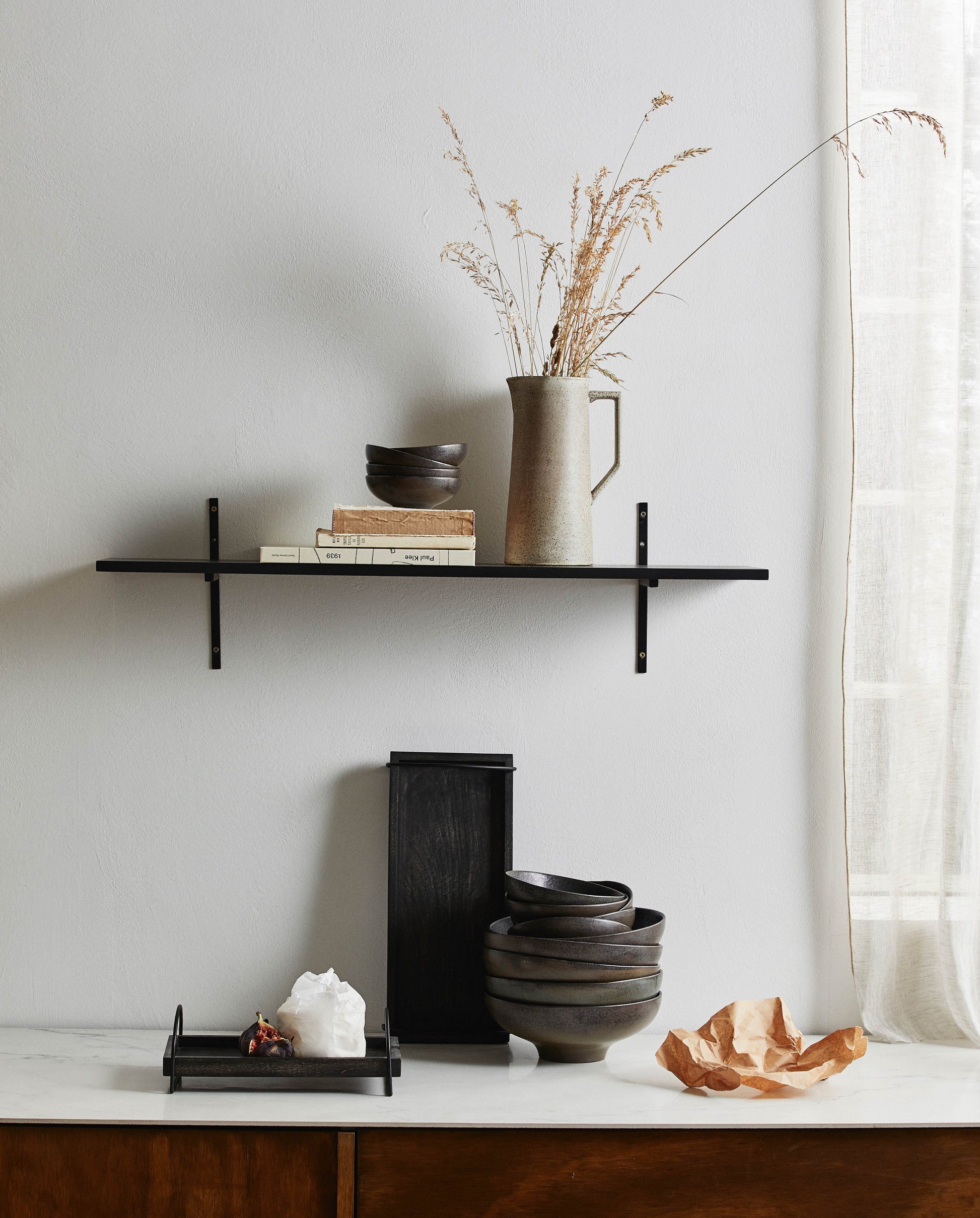 etagere flottante noire minimaliste 