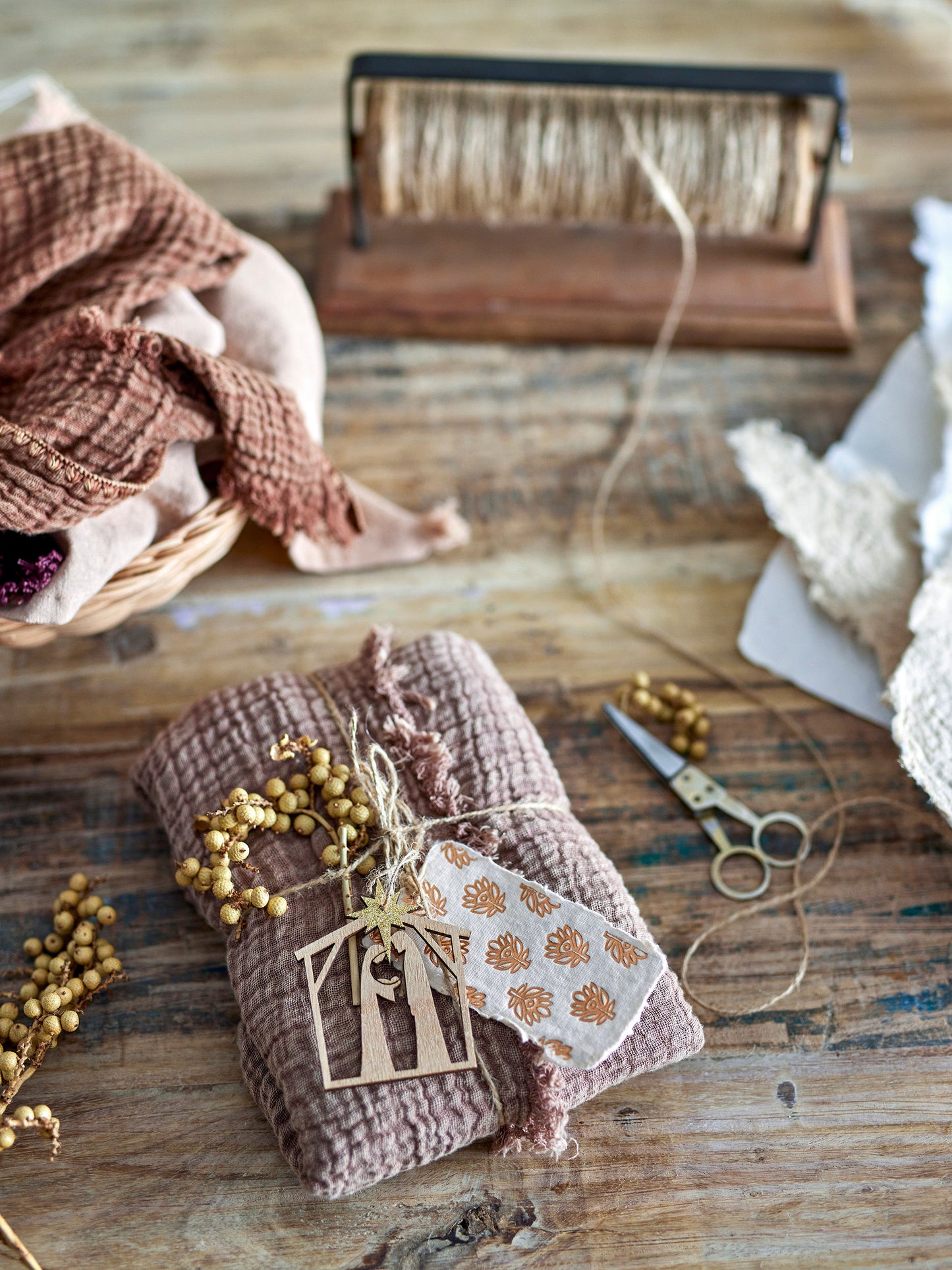 Bobine en bois de fil de jute et ciseaux, Marron, Bois de récupération - maison bloom concept