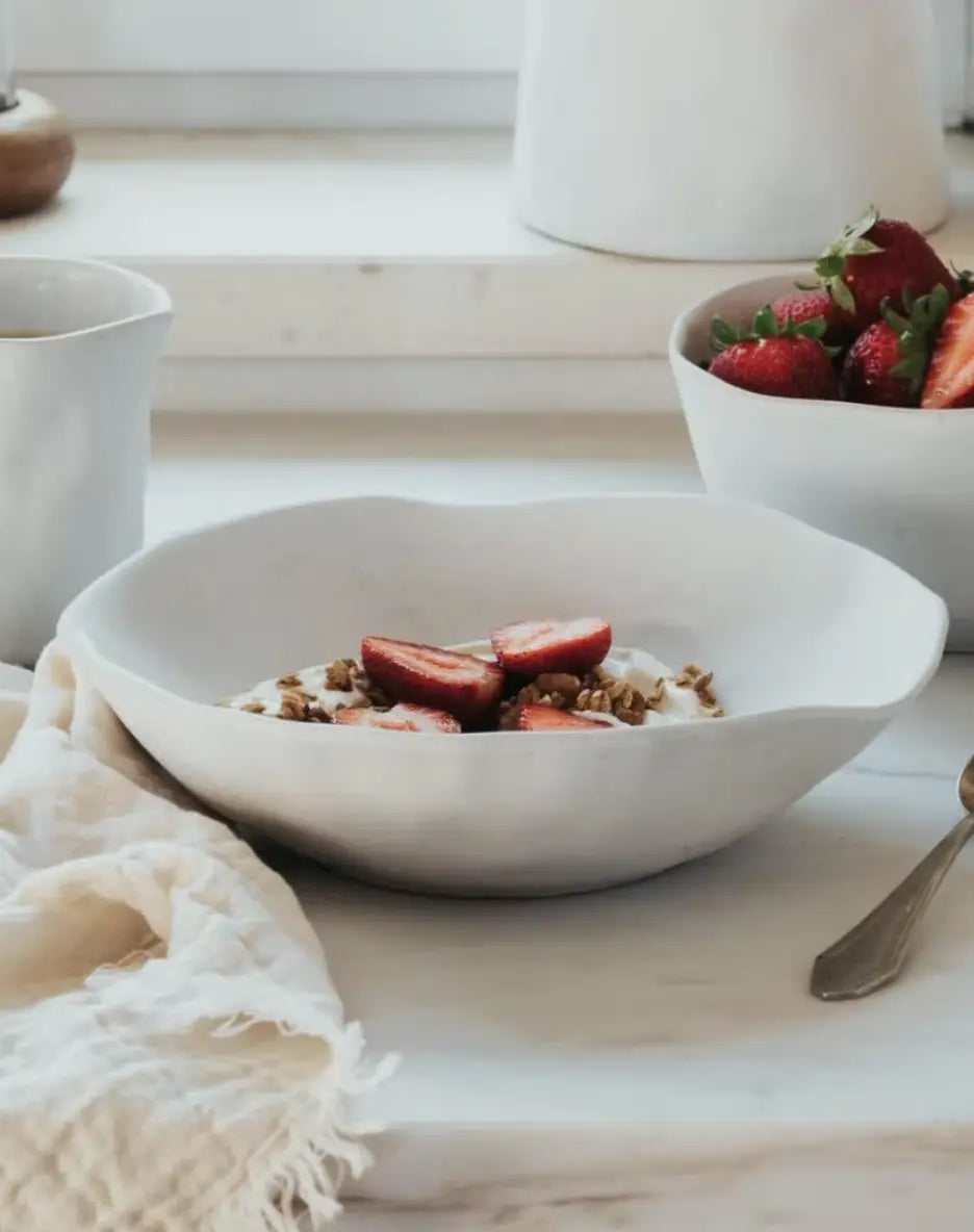 Assiette creuse blanche en céramique fait-mainMaison Bloom Concept 